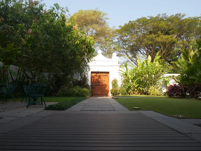 Le Colonial